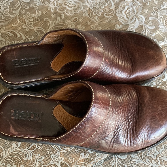 BORN choc. brown sz 8 (39) platform slide shoes, heel 2 1/2” high. $17 - Picture 7 of 8